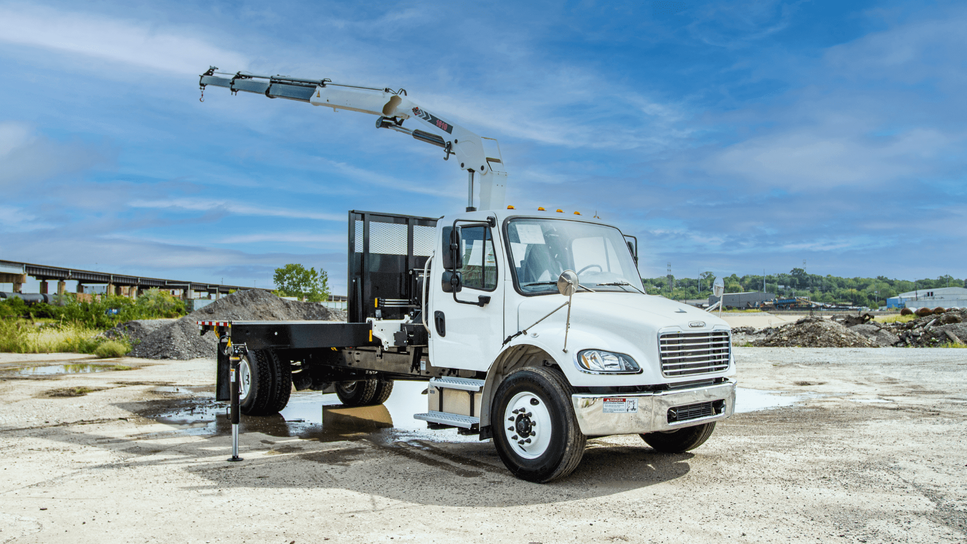 How to Choose the Right Boom Truck for Your Business Needs