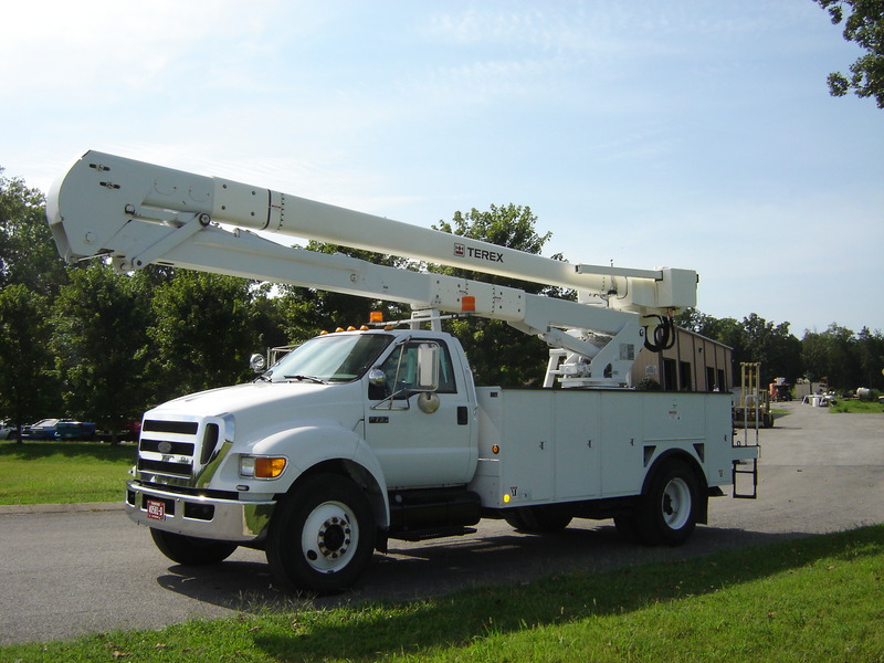 How Bucket Truck Rentals Save You Time and Money